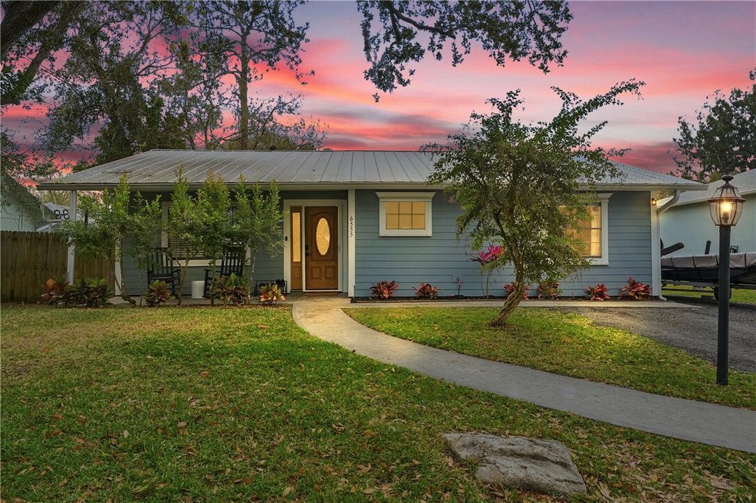 Property Photo: 6555 5th Place FL 32968