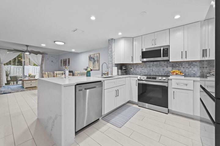 Property Photo: 866 E Jeffery Street FL 33487