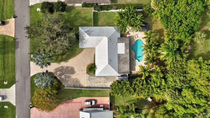 Property Photo:  1206 White Oak Lane  FL 34982 