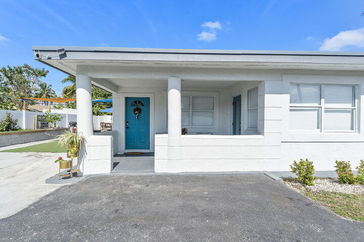 Property Photo:  2629 SW 6th Court 2  FL 33312 