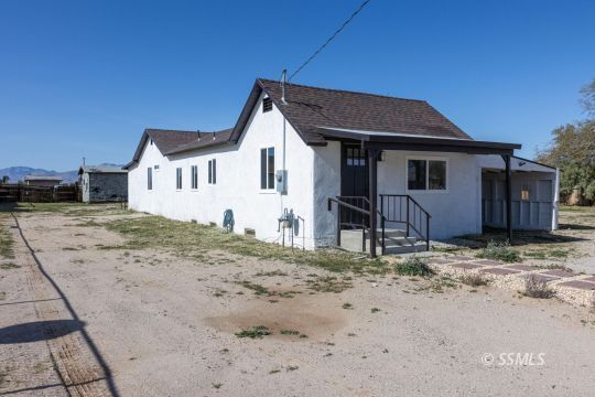 Property Photo:  239 S Sunset St  CA 93555 