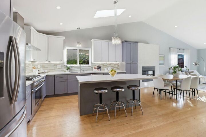 Property Photo:  731 San Pablo Avenue  CA 94085 