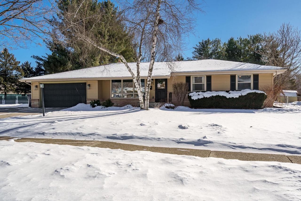 Property Photo:  2910 Rutledge Avenue  WI 53545 