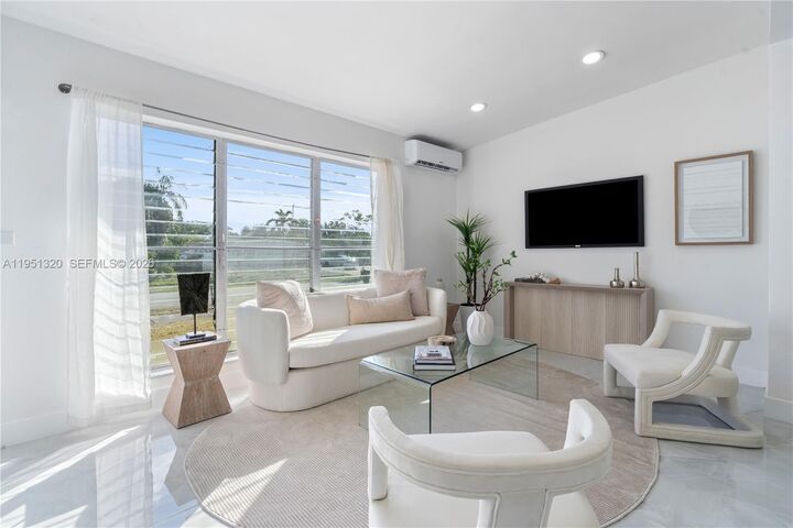 Property Photo: 4041 NE 15th Ter FL 33064