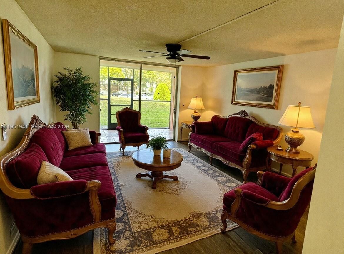 Property Photo:  3670 Inverrary Dr 1K  FL 33319 