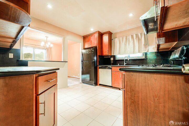 Property Photo:  100 Wembley Drive  CA 94015 