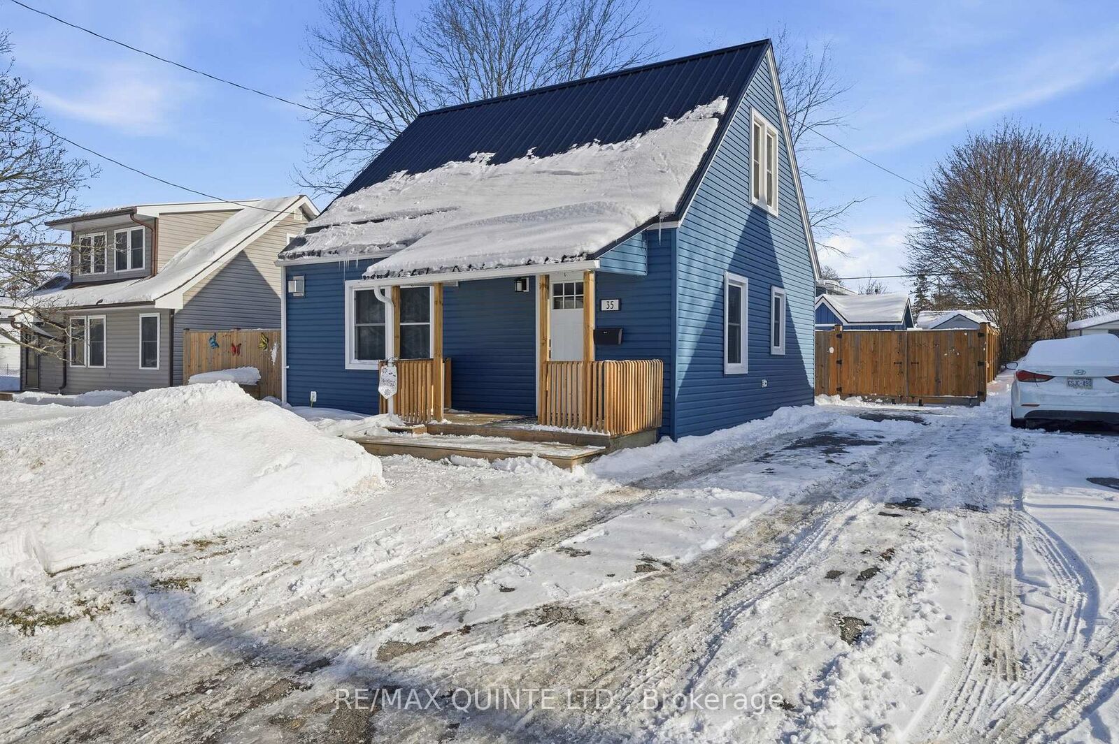 Property Photo:  35 Kerr Crescent  ON K8V 2W2 