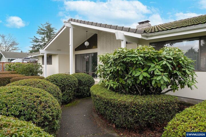 Property Photo: 1650 Springhill Dr OR 97321