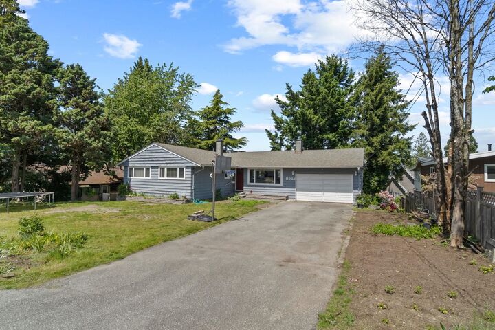 Photo de la propriété:  11625 99 Avenue  BC V3V 2M2 