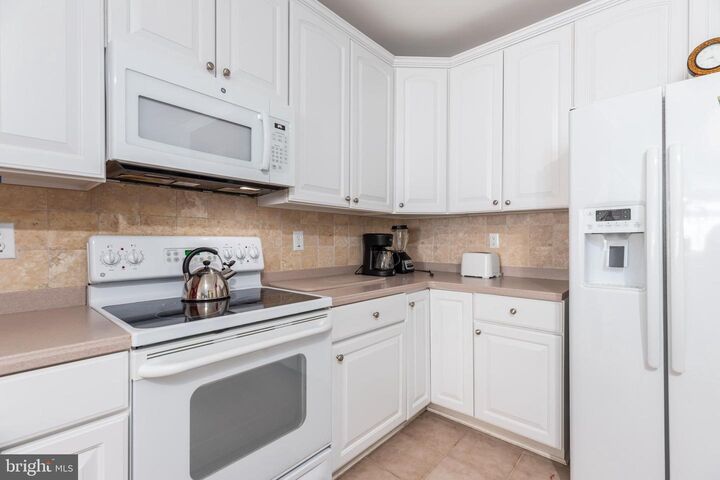 Property Photo:  2 Fountain Drive E 2B  MD 21842 