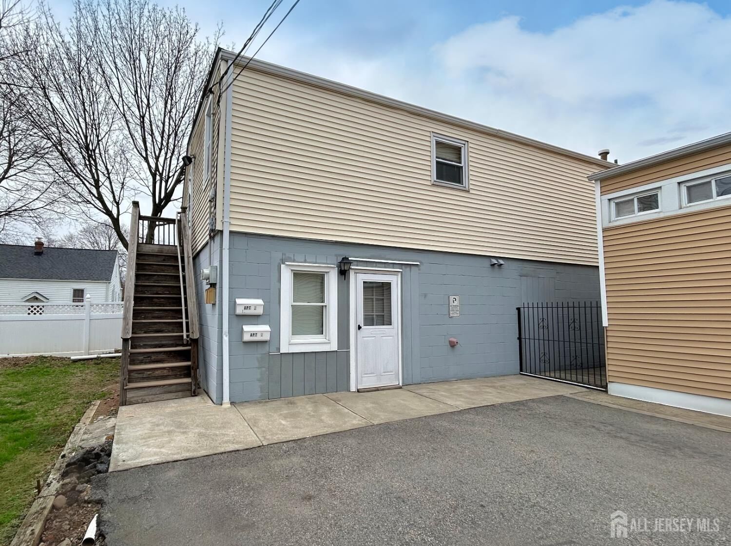 Property Photo:  54 Loring Avenue 1  NJ 08817 