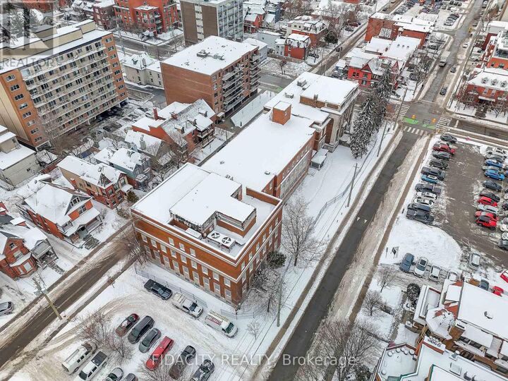 Property Photo:  330 Gilmour Street  ON K2P 2P6 