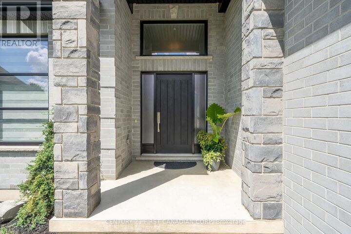 Photo de la propriété:  16 Foxborough Place  ON N0M 2P0 