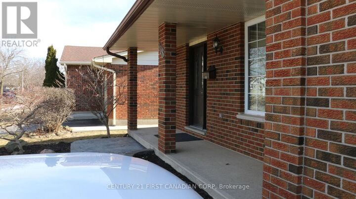 Property Photo:  118 Rosamond Crescent  ON N6E 2M9 