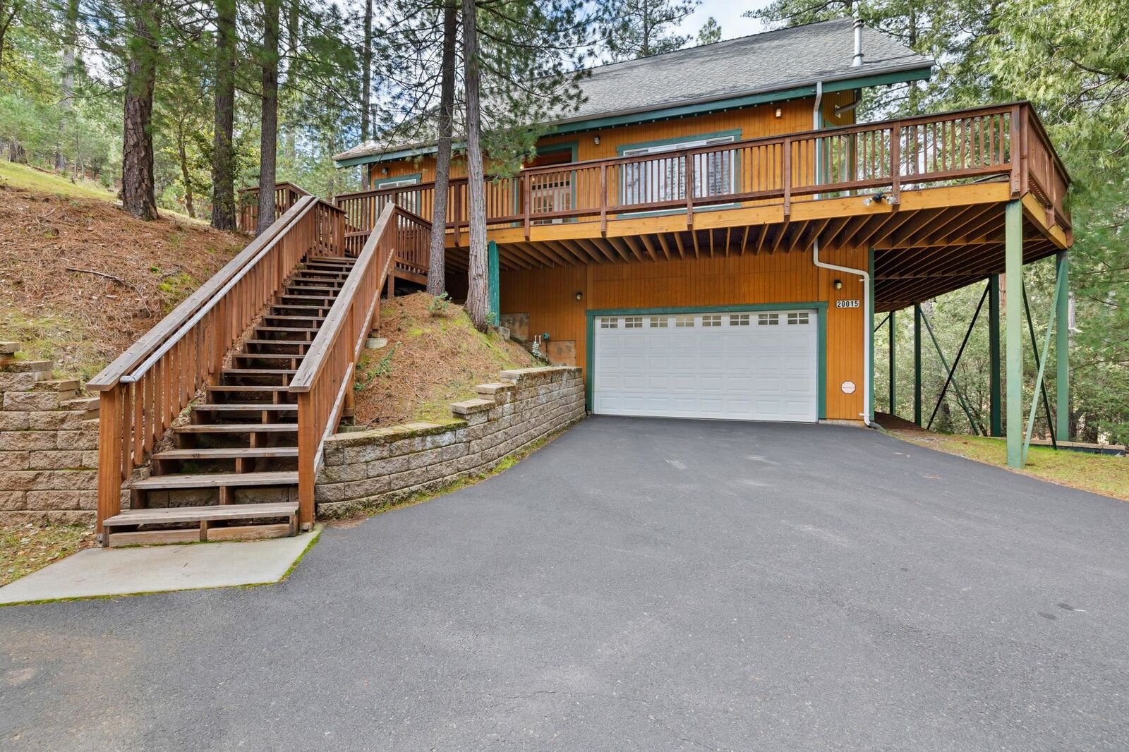 Property Photo: 20015 Pine Mountain Drive CA 95321