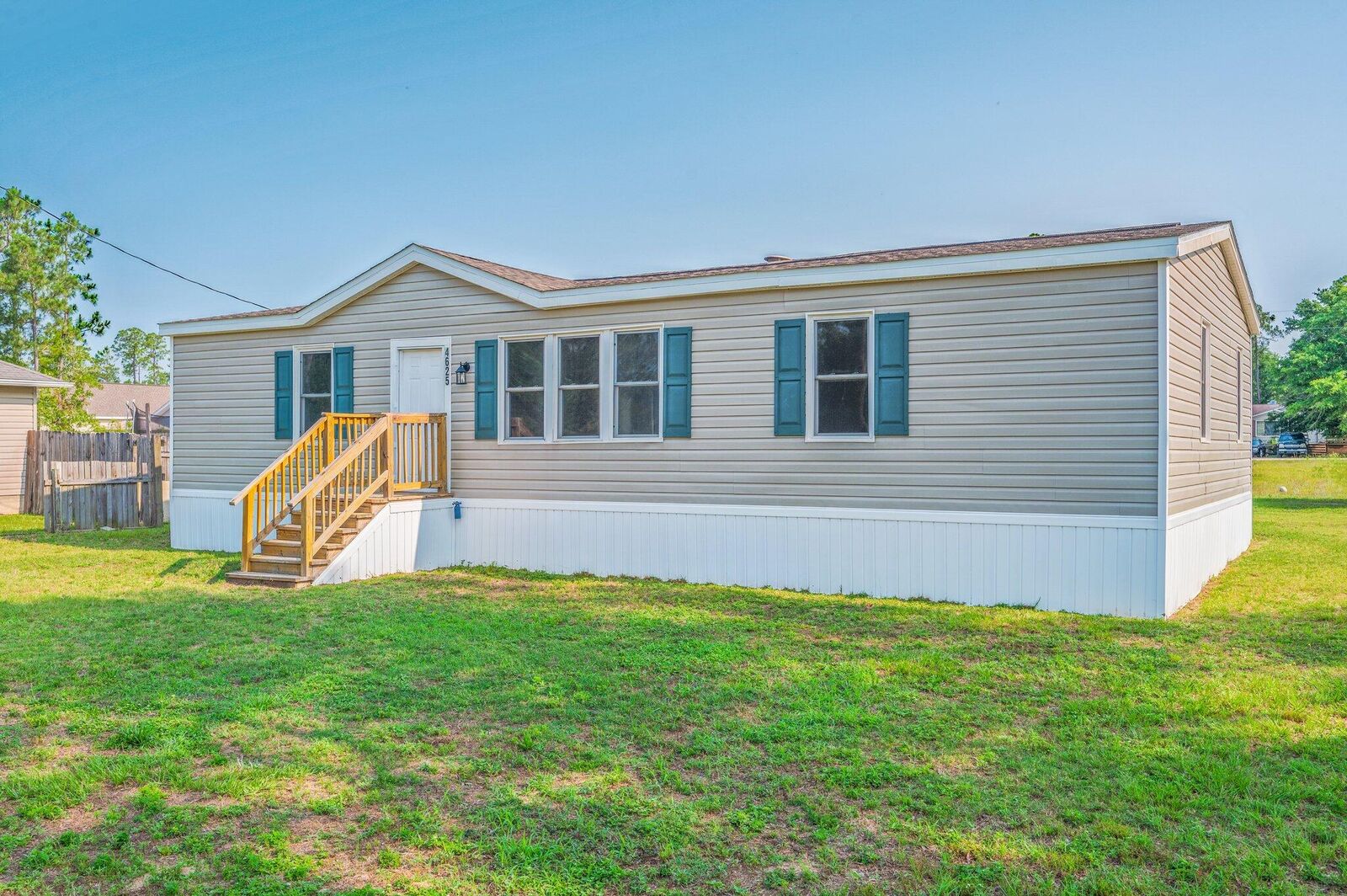 Property Photo:  4625 Canary Way  FL 32539 