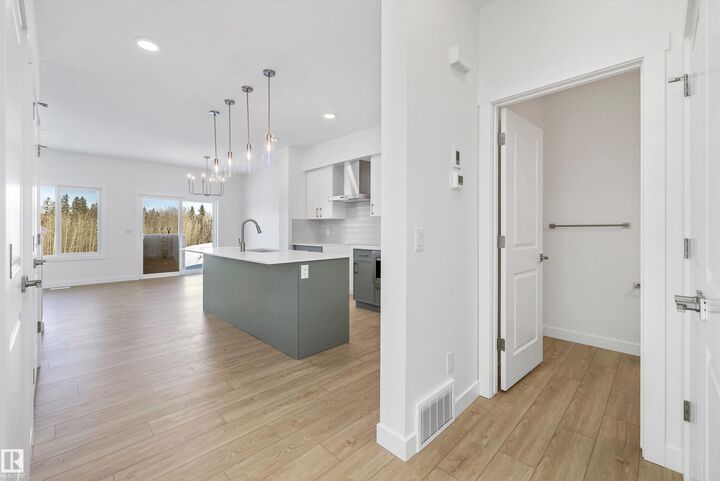 Property Photo:  4184 Kinglet Drive NW  AB T5S 0W1 