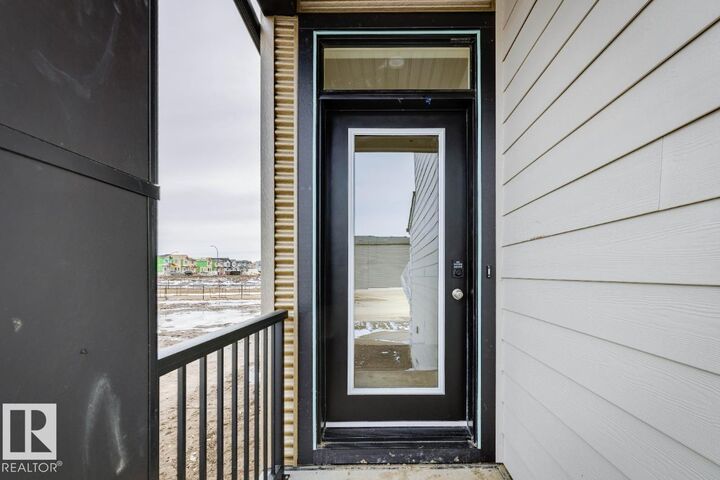 Property Photo: 3035 5 Avenue SW AB T6X 1A5