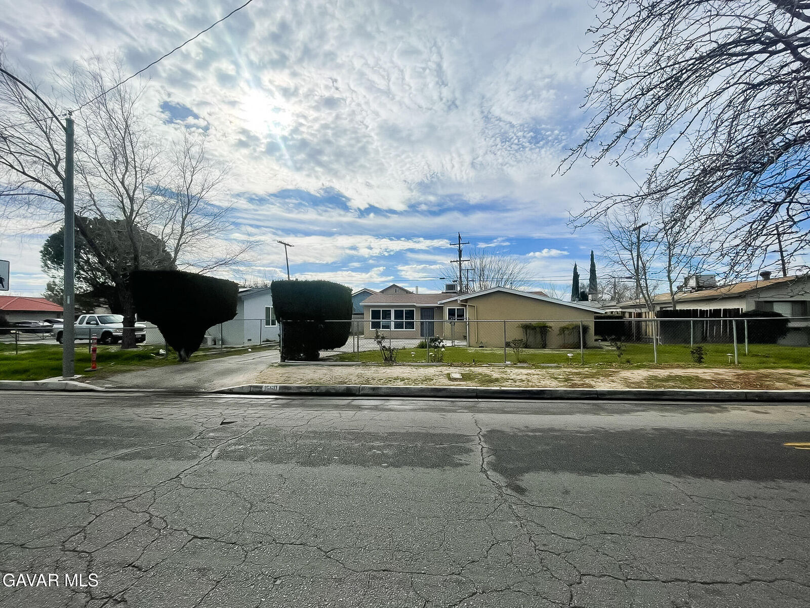 Property Photo:  1560 W Avenue H10  CA 93534 
