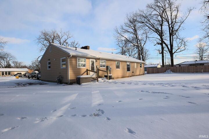 Property Photo:  5959 Salge Drive  IN 46835-2451 