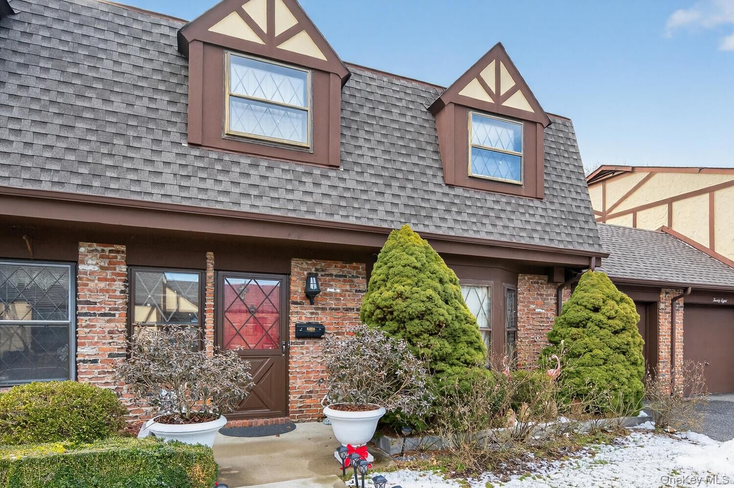 Property Photo:  30 Summerfield Court 269  NY 11729 