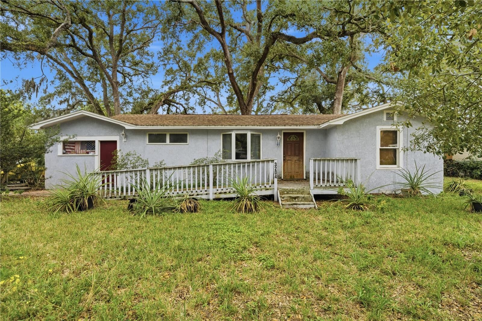 Property Photo: 3204 W Villa Rosa Street FL 33611