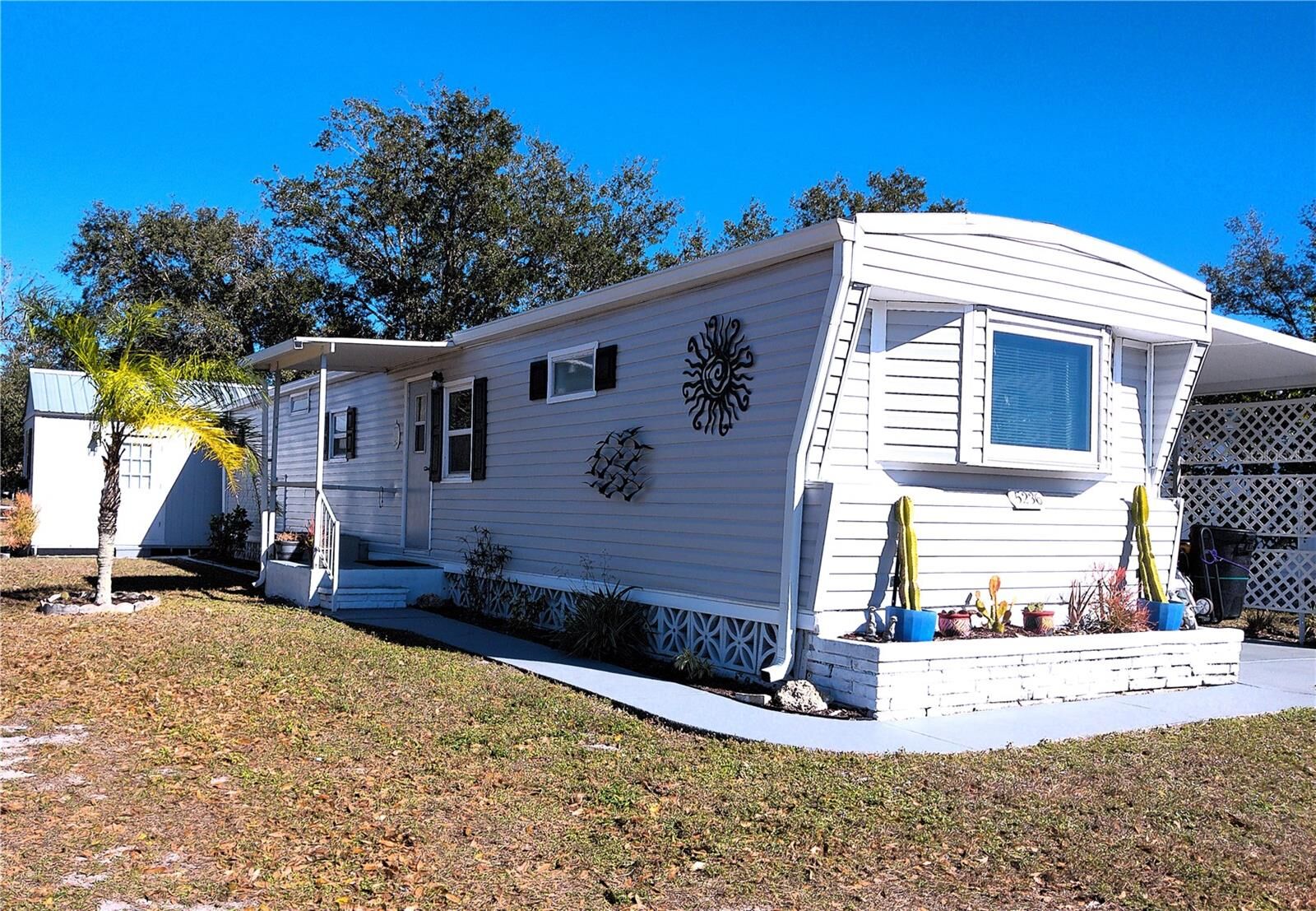 Property Photo: 5236 Palena Boulevard FL 34287