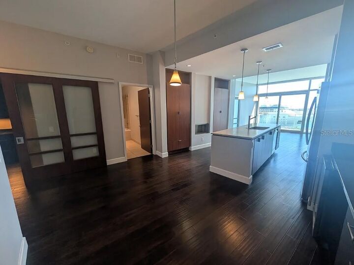 Property Photo: 912 Channelside Drive 2803 FL 33602