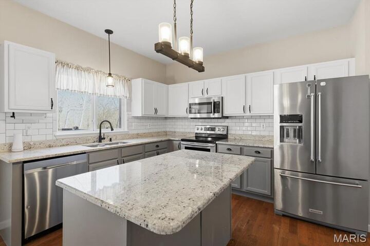 Property Photo: 571 Bluffs View Court MO 63025