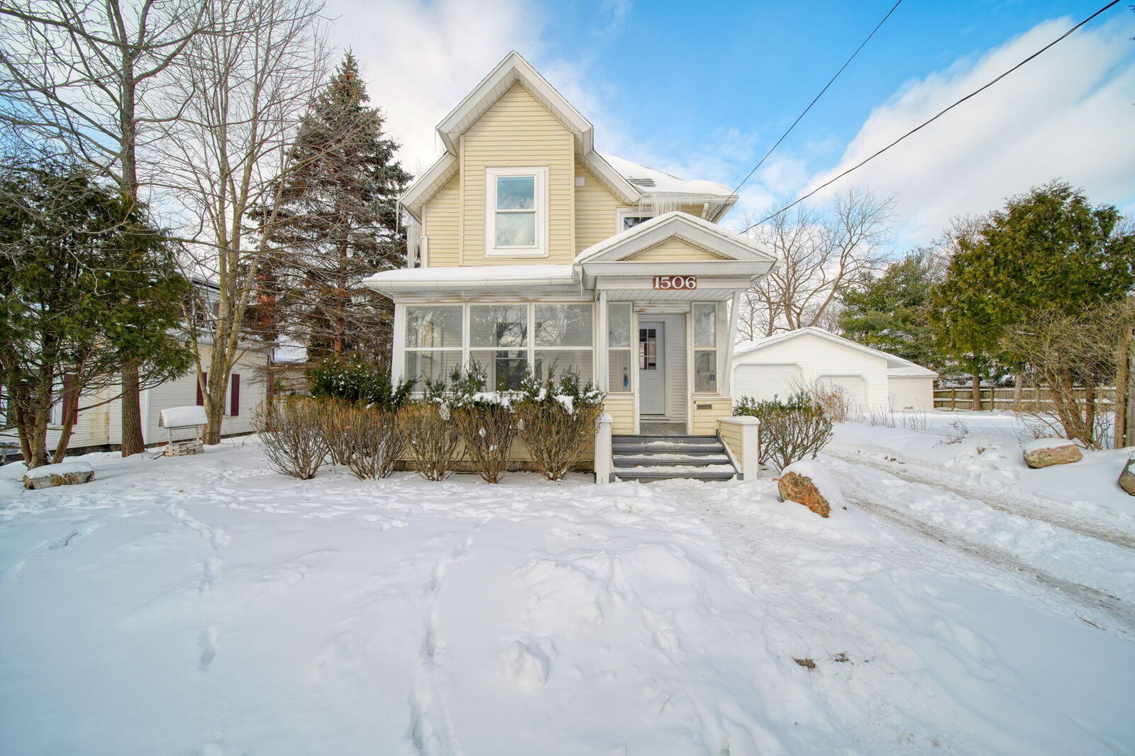 Property Photo: 1506 Pringle Avenue MI 49203