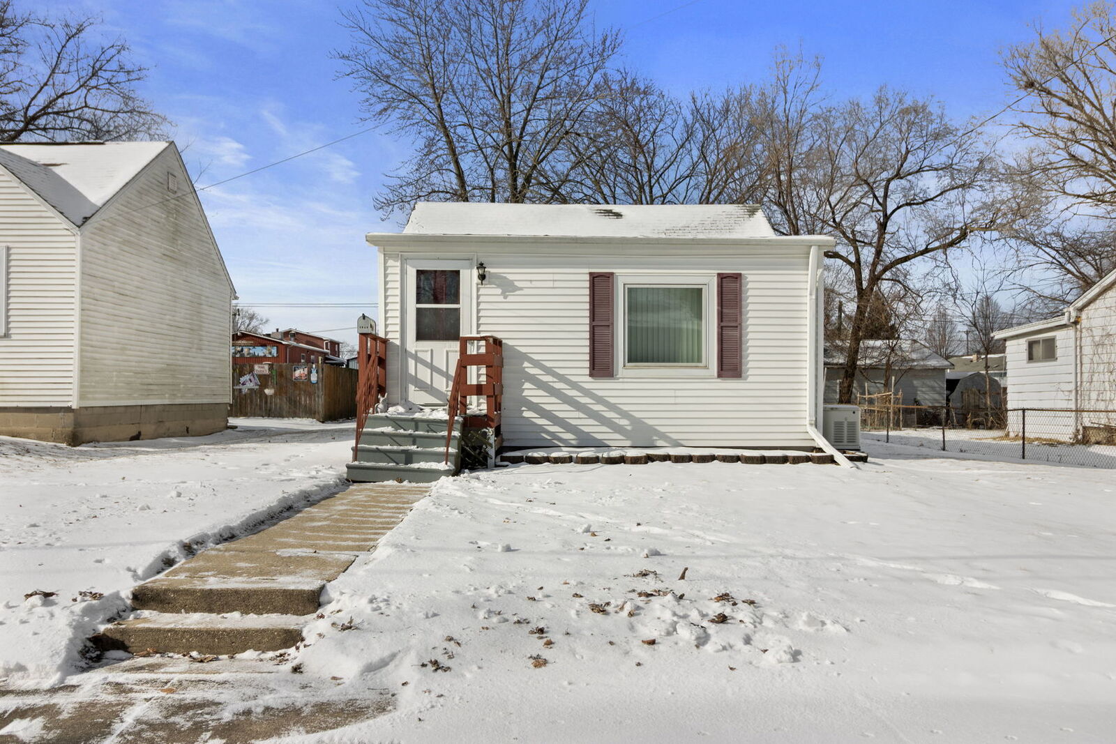 Property Photo:  1019 S 5th Street  IL 60115 