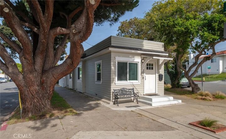 Property Photo:  318 S Francisca Avenue  CA 90277 