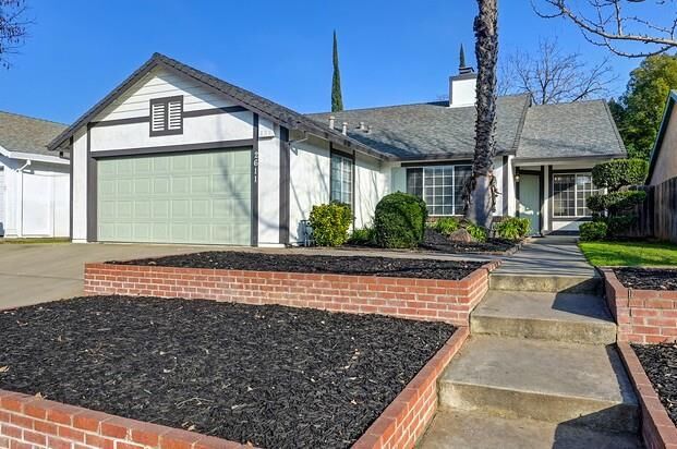 Property Photo: 2611 Stoughton Way CA 95827