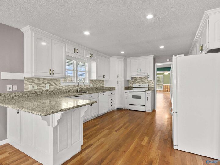 Property Photo:  735 County Road 11  AL 35768 