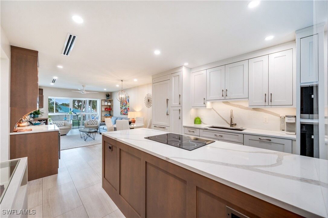 Property Photo: 1021 3rd Street S 310 FL 34102