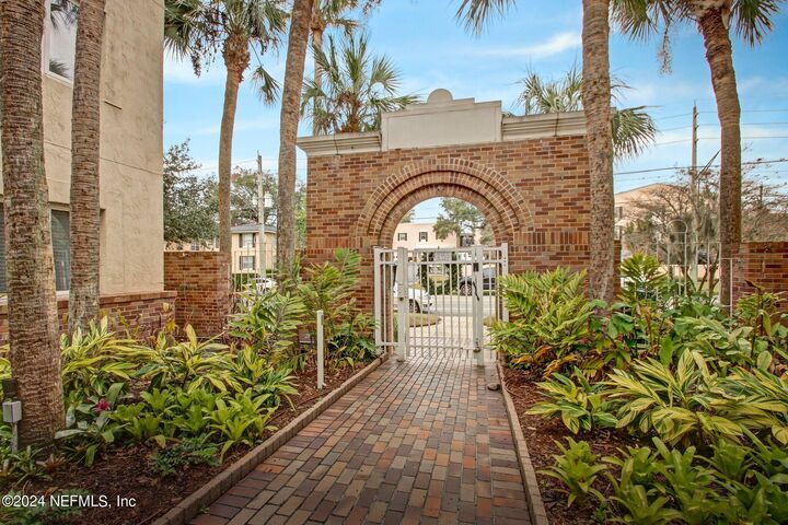 Property Photo:  2912 St Johns Avenue 24  FL 32205 