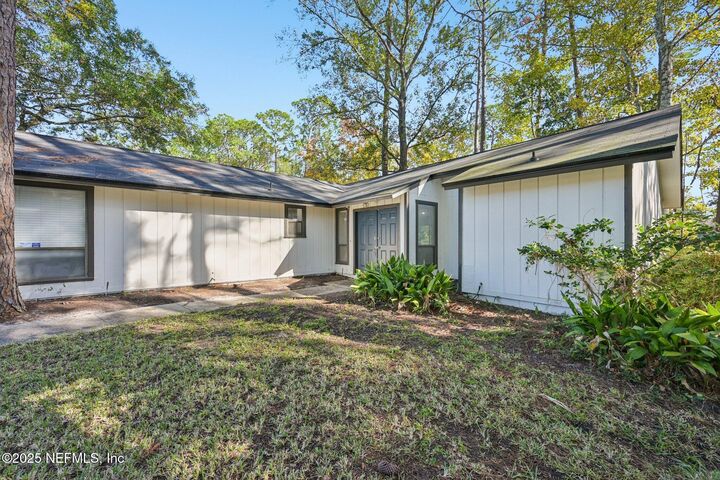 Property Photo: 3138 Laurel Grove S FL 32223