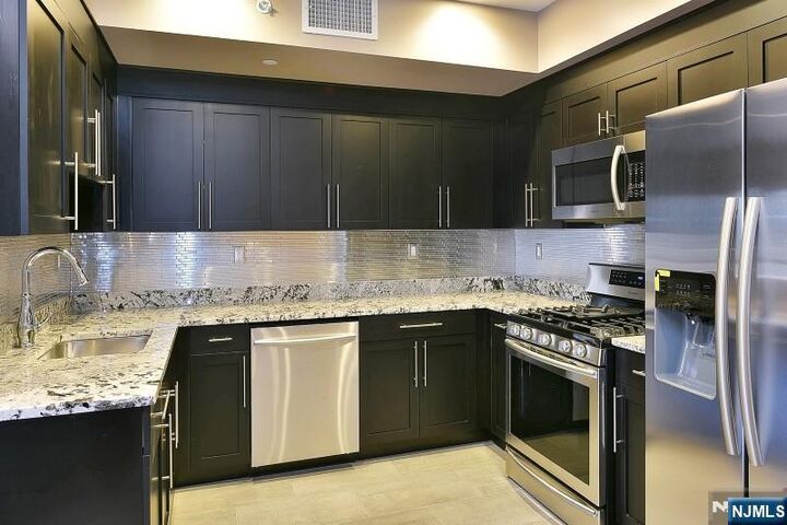 Property Photo:  8-10 Whitehall Road 3  NJ 07082 