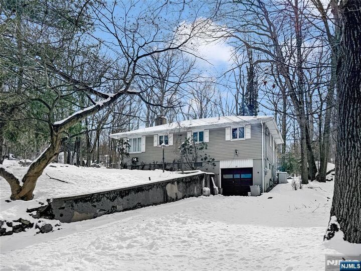 Property Photo:  40 Pawnee Avenue  NJ 07436 