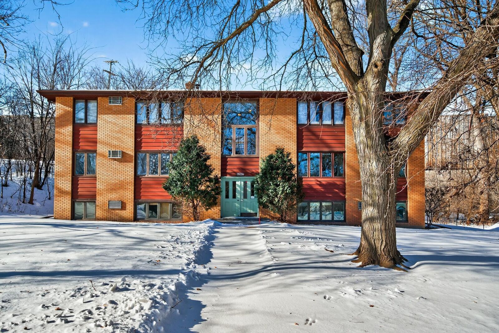 Property Photo:  2307 Unity Avenue N  MN 55422 