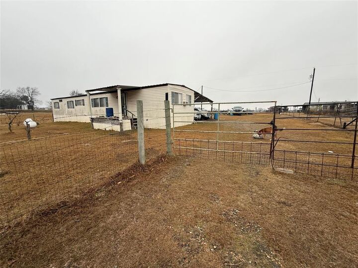 Property Photo: 505 County Road 1442 TX 75497