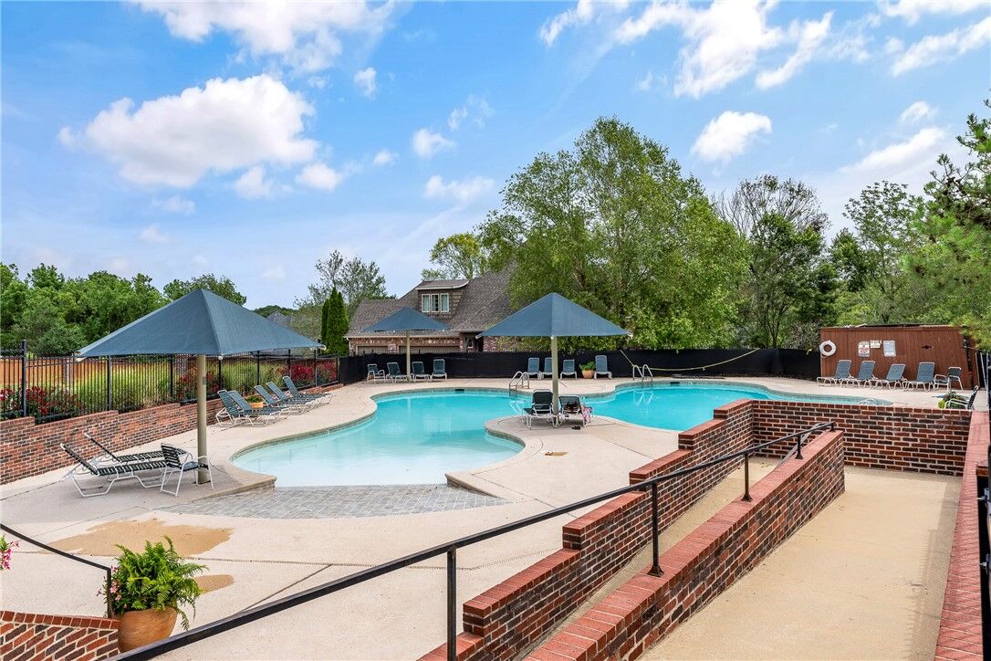 Property Photo:  1502 NE Greenbrier Court  AR 72712 