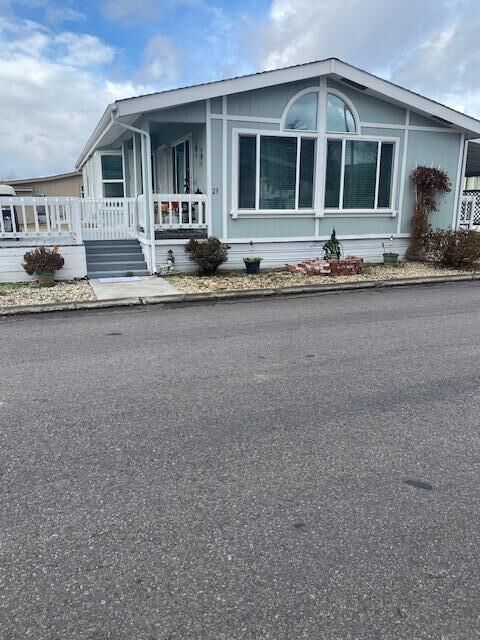 Property Photo:  4200 Summers Lane Unit 23  OR 97603 