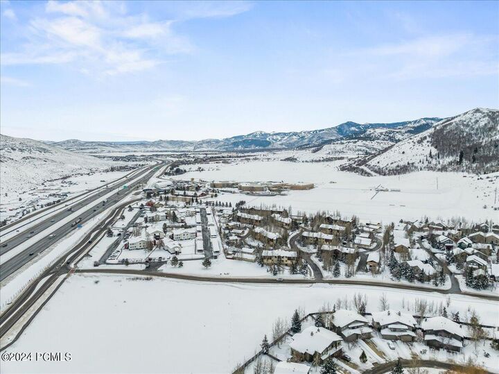 Property Photo: 1600 Pinebrook Boulevard Apt E4 UT 84098