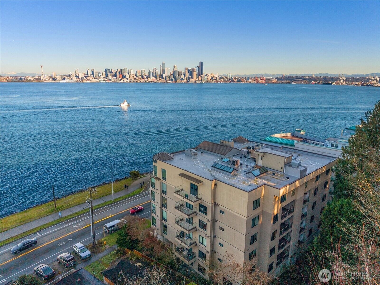 Property Photo:  1005  Harbor Avenue SW 400  WA 98116 