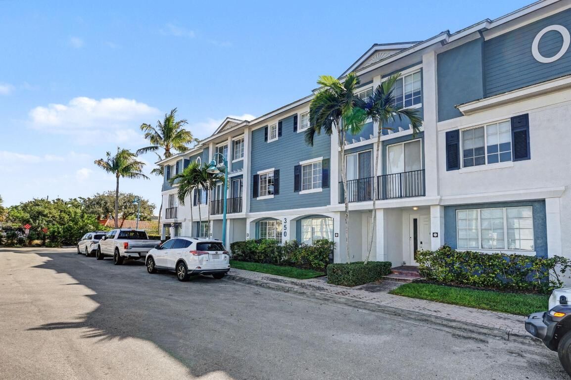 Property Photo:  350 NE 3rd Street 3-D  FL 33444 
