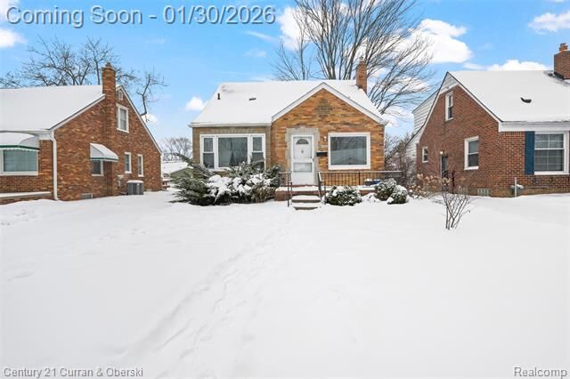 Property Photo:  2420 N Connecticut Avenue  MI 48073 