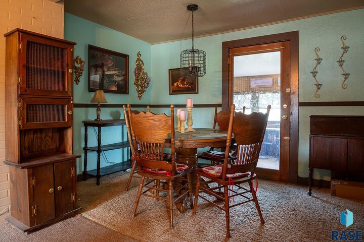 Property Photo:  402 E 1st St  SD 57043 