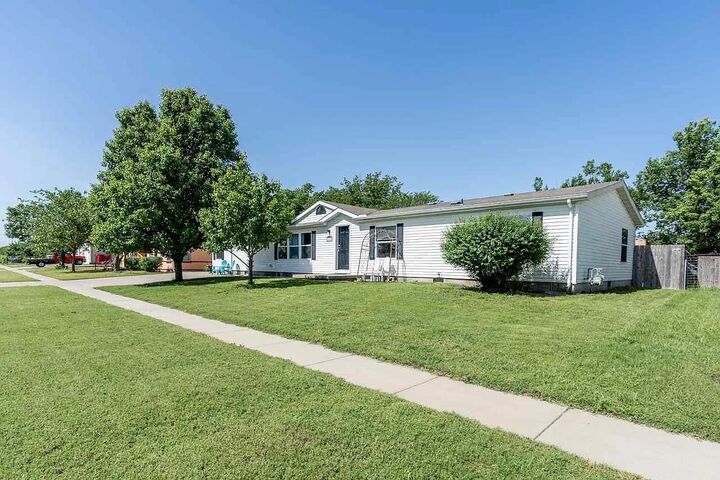 Property Photo:  5509 S Charles St  KS 67217-5068 