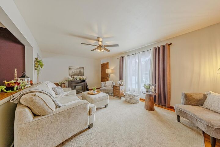 Property Photo:  416 Colby Court  WI 53546 